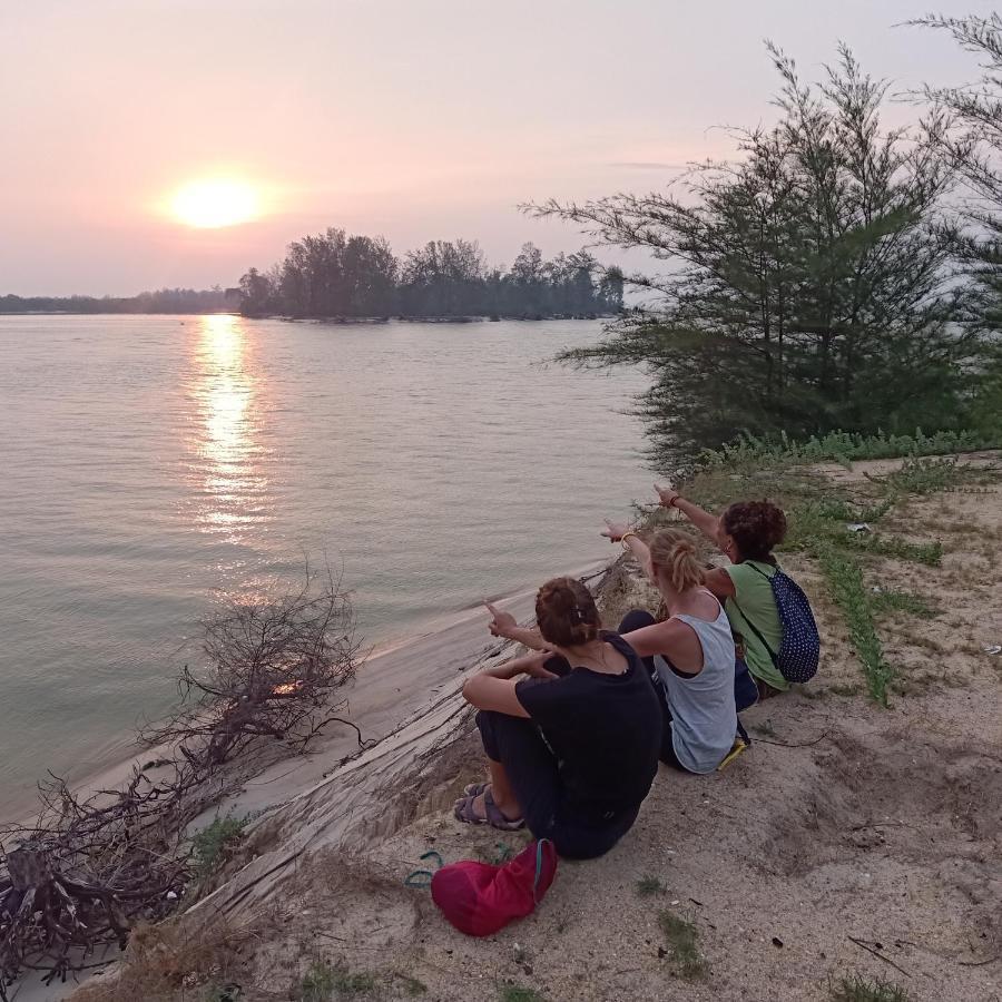 Penarik Baru Homestay كامبونج بيناريك المظهر الخارجي الصورة